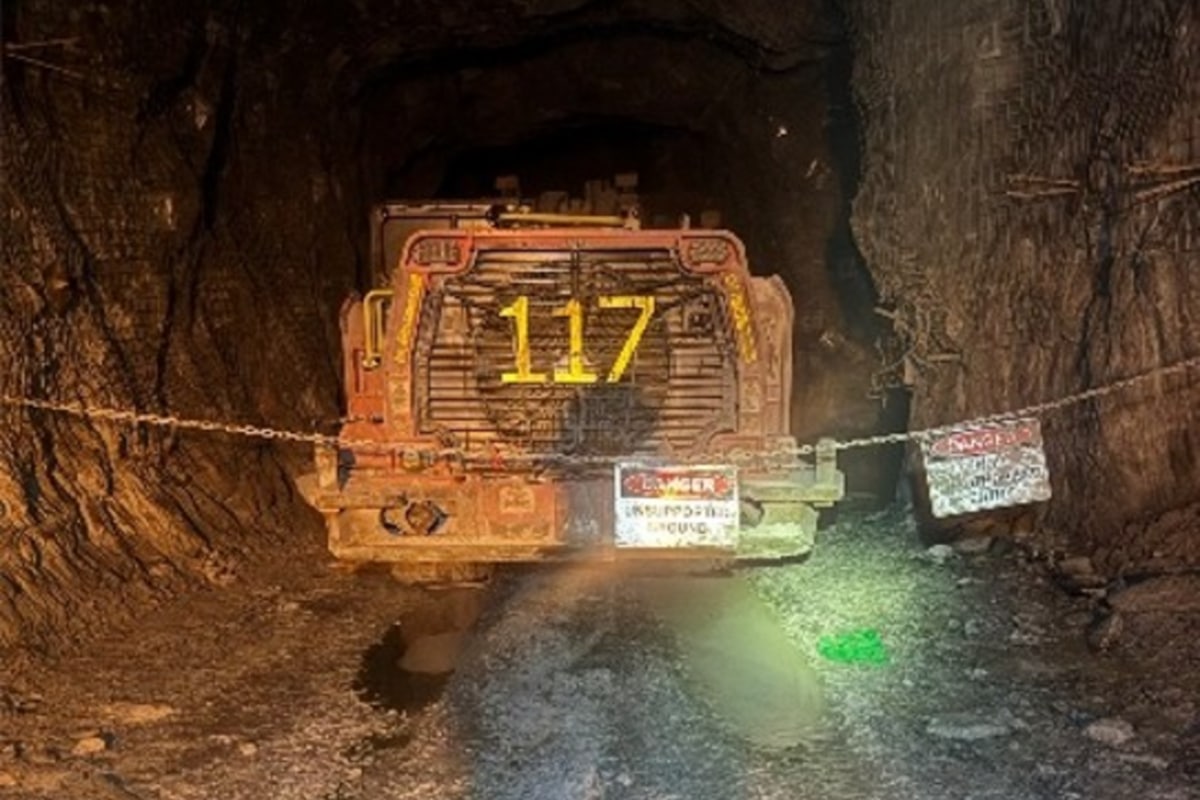 Hydraulic leak sparks underground fire